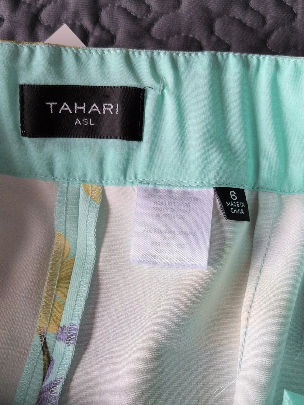 Tahari ASL Light Mint Floral Button-Front Sample Set Size 6